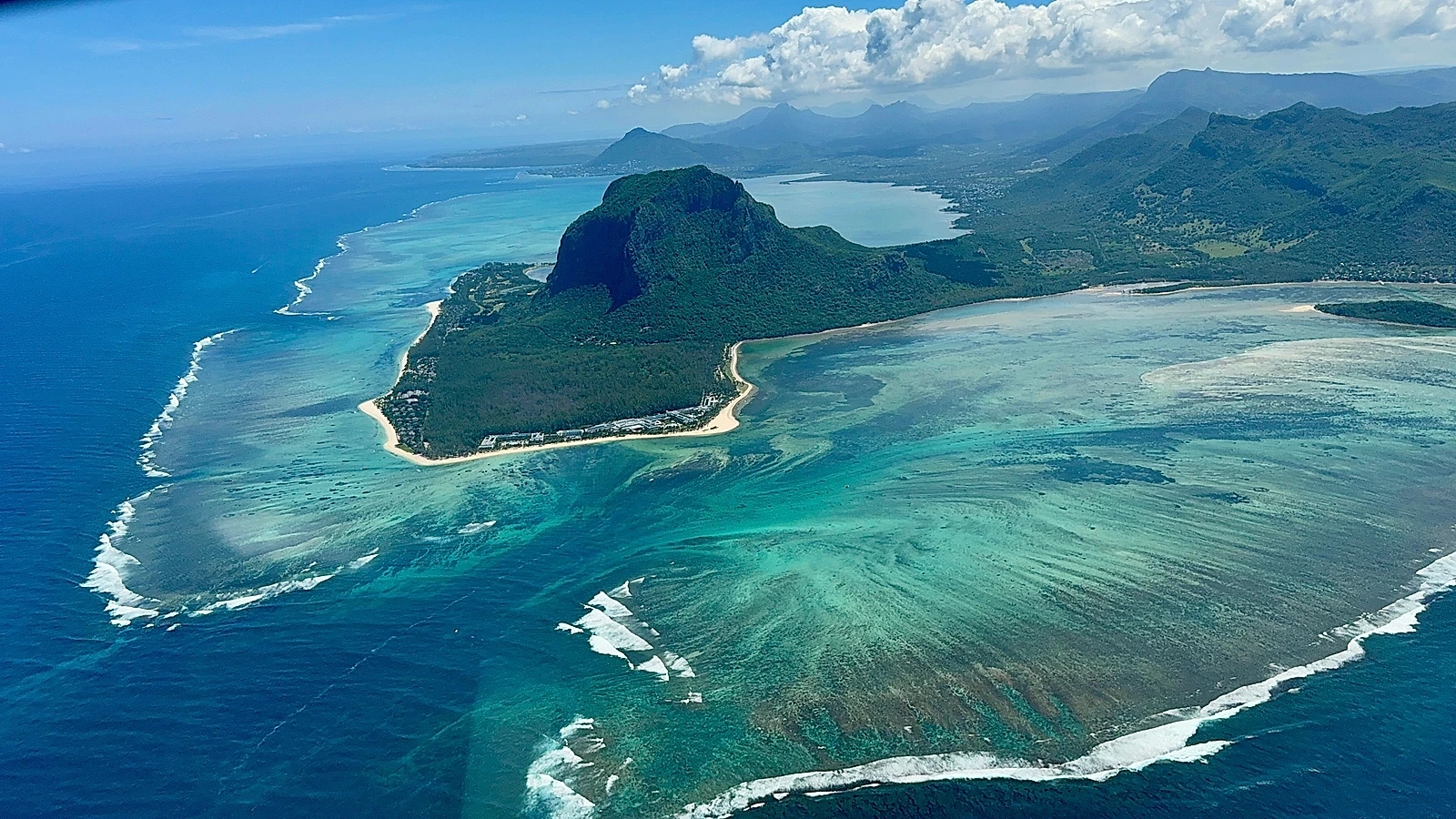 Surf and have fun at Mauritius