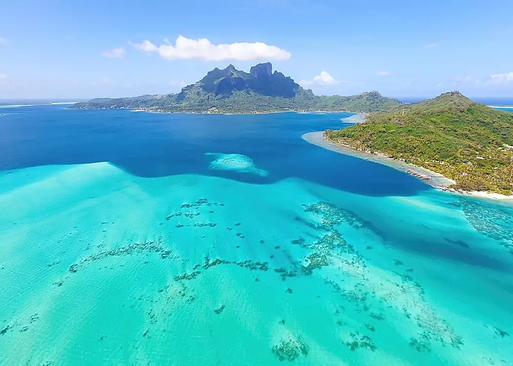 French Polynesia: a tropical paradise where emerald mountains meet bright lagoons