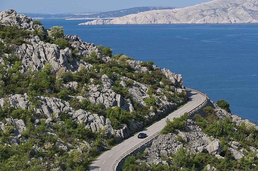 Drifting with the Adriatic Tides